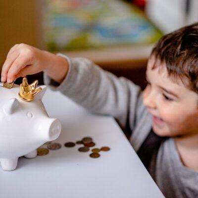 10 Ways to Spend Less and Save Money in 2025